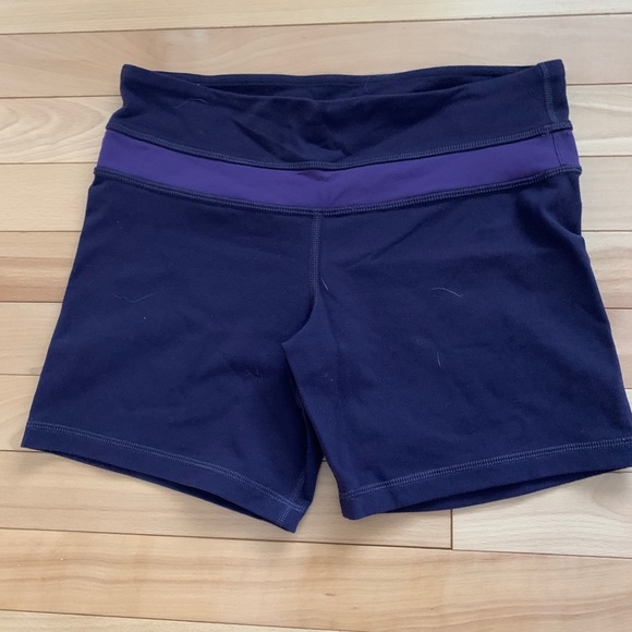 Lululemon Wunder Under shorts in size 6 - Picture 2 of 2